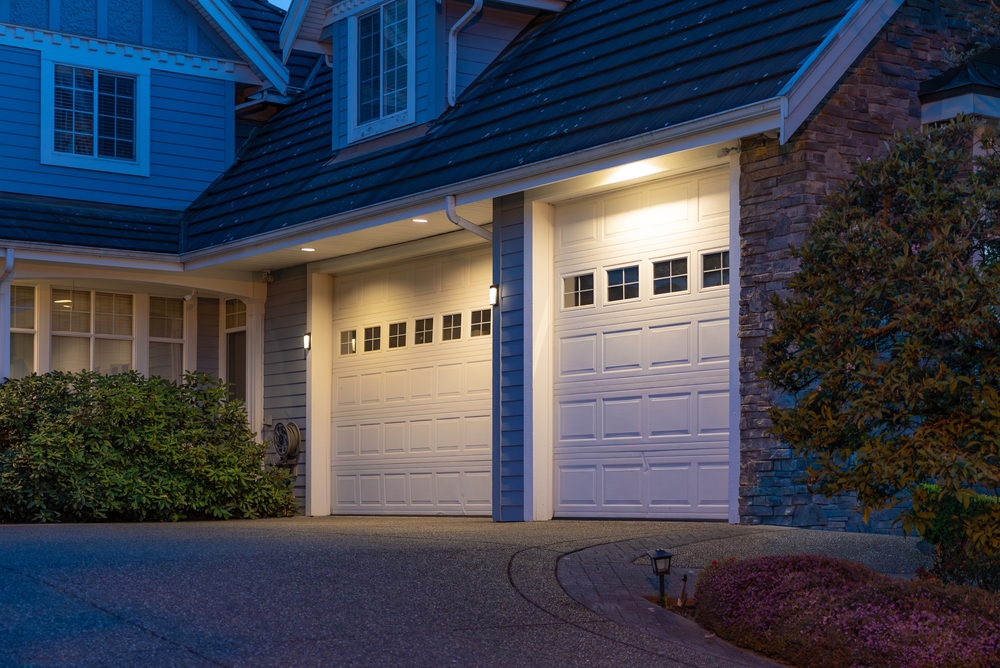 Garage,Door,In,Luxury,House,With,Trees,And,Nice,Landscape